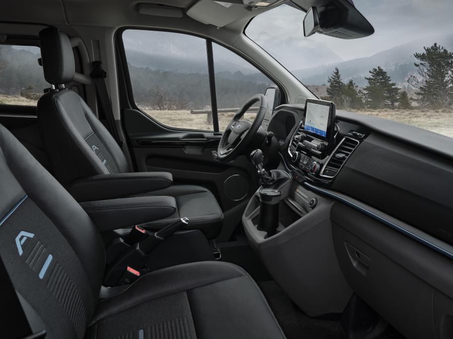 Интерьер Ford Tourneo Custom Active 2020 года  (EU) (фото 10 из 10)